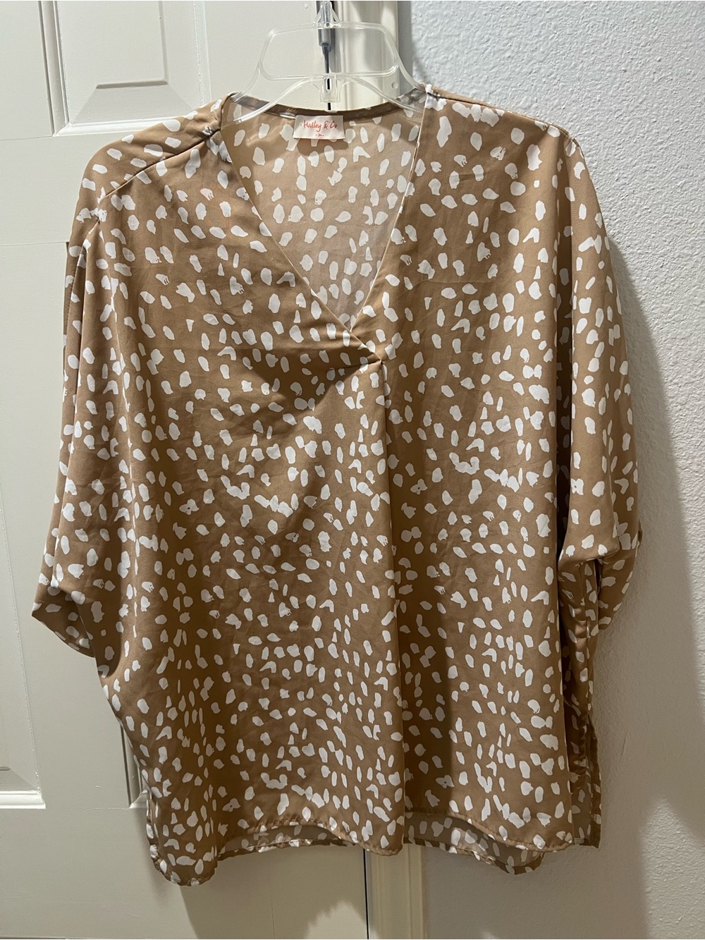 Hailey & Co Taupe and White V-Neck Dot Print Drapey Short-Sleeve Blouse Size M